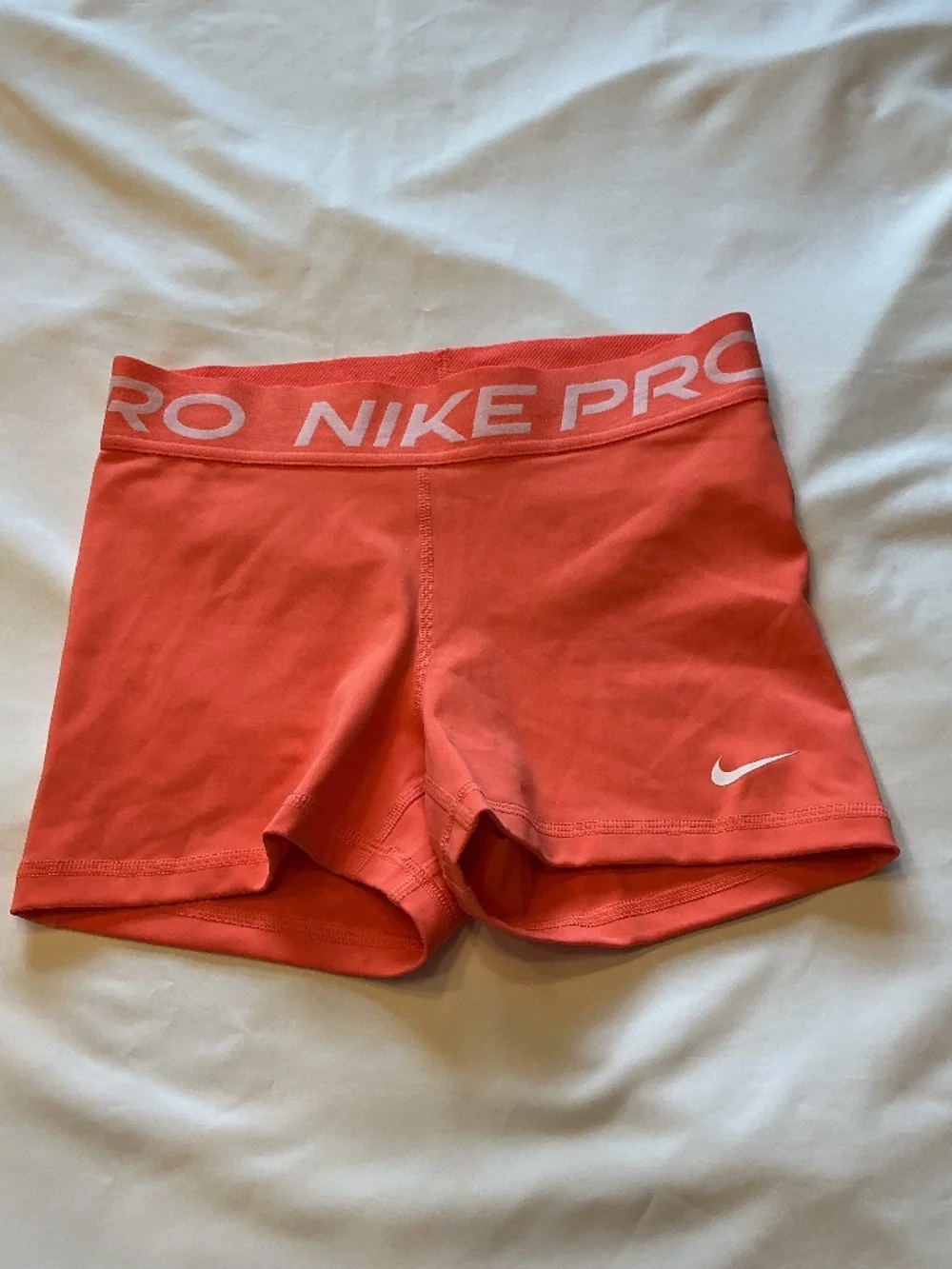 NIKE PRO SHORTS (size: small)